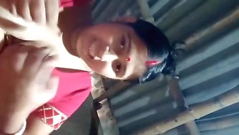 Busty Bengali Wife Exposing Her Huge Milk Tankers