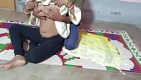 Ajanabi Pani Peene Ghar Andar Aya Or Mujhe Chod Ke Chala Gya