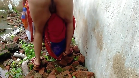 First Ever Desi Indian Bhabhi Outdoor Public Big Ass Show Compilation