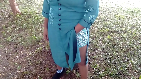 First Ever Desi Indian Bhabhi Outdoor Public Big Ass Show Compilation