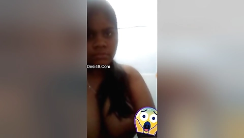 Today Exclusive- Big Desi Girl Showing Nude Body On Video Call