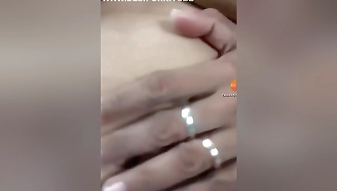 Today Exclusive- Desi Bhabhi Showing Her Boobs On Video Call 2