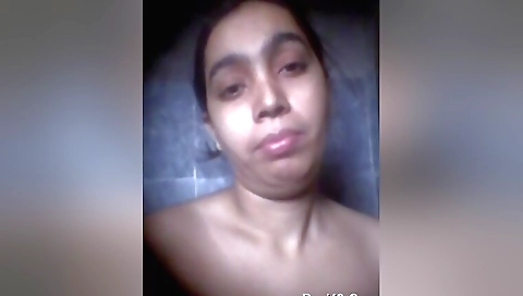 Sexy Paki Girl Showing Her Nude Body