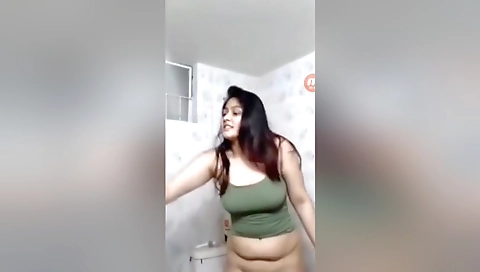 Sexy Desi Girl Bathing