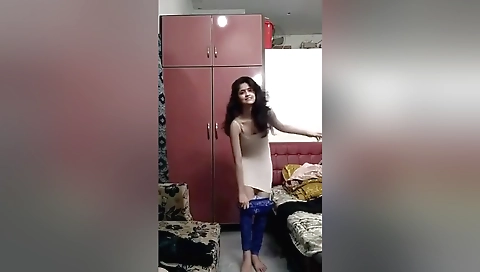 Today Exclusive- Cute Desi Girl Record Her Nude Video For Lover