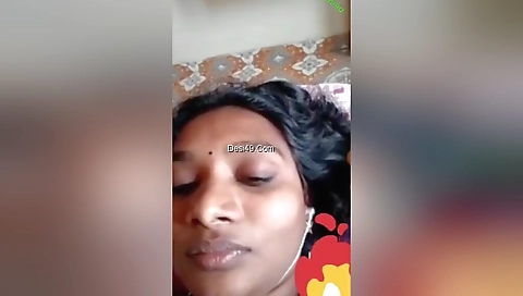 Exclusive- Sexy Tamil Girl Showing Her Boobs On Video Call