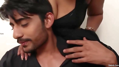 Today Exclusive- Desi Guy Romance With Sex Doctor