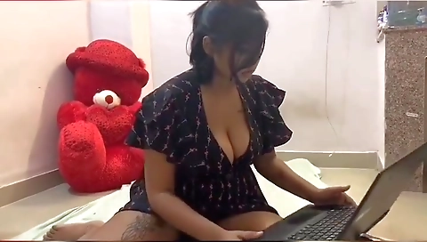 Busty Bitch Fingering Pussy While Watching Porn