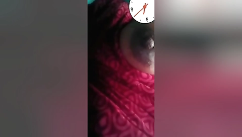 Today Exclusive-desi Mature Aunty Showing Her Boobs On Video Call 1