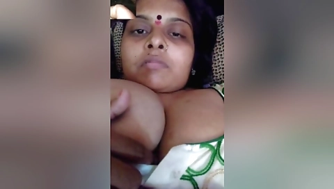 Today Exclusive- Horny Desi Bhabhi Showing Her Big Boobs To Lover On Video Call