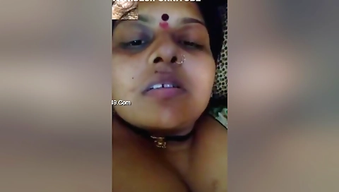 Today Exclusive- Horny Desi Bhabhi Showing Her Big Boobs To Lover On Video Call