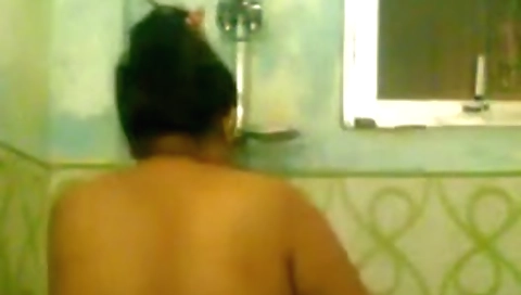 Today Exclusive-horny Boudi Bathing