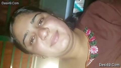 Exclusive- Desi Bhabhi Boob Pressing And Ridding Hubby Dick