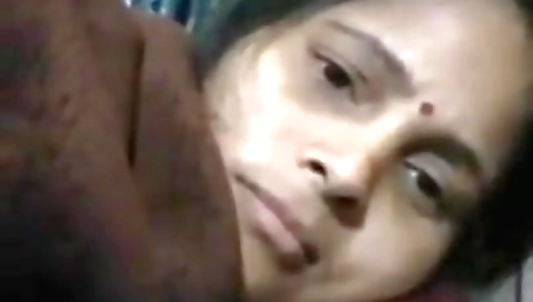 Exclusive- Sexy Look Desi Bhabhi Showing Her Big Boobs On Video Call