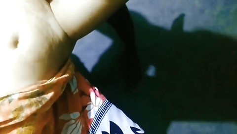 Desi Bhabhi Ne Mere Lund Se Chudwayi Or Mal Pet Pe Nikal Dia