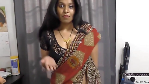 Exclusive- Horny Desi Milf Strip Her Cloths And Showing Her Boobs And Pussy Her Talk Makes U Horny