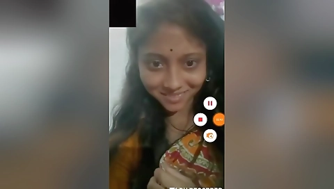 Today Exclusive- Sexy Bhabhi Shows Boobs On Video Call