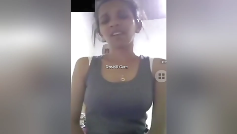 Today Exclusive- Cute Lankan Girl Showing Her Boobs And Pussy