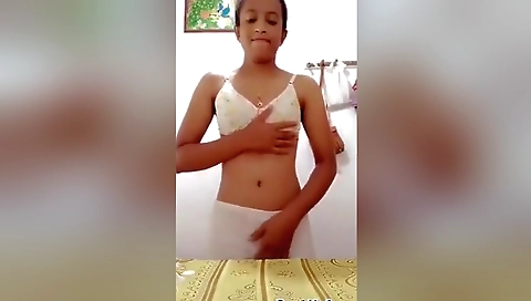 Today Exclusive- Cute Lankan Girl Showing Her Boobs And Pussy
