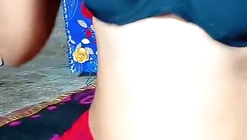 Exclusive- Delhi Girl Showing Her Boobs