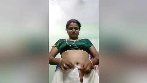 Horny Tamil Aunty Strip Her Cloths