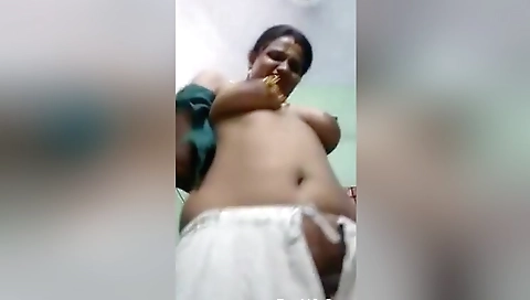 Horny Tamil Aunty Strip Her Cloths