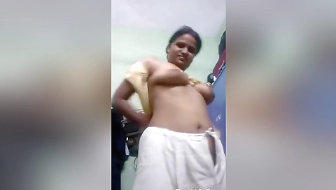 Horny Tamil Aunty Strip Her Cloths