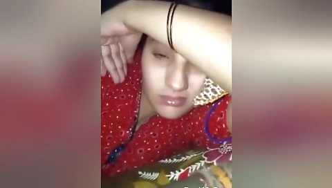 Today Exclusive- Sexy Paki Girl Showing Her Boobs