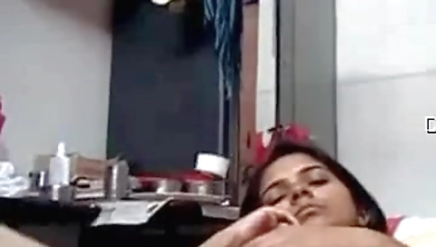 Desi Girl Showing Her Pussy On Call