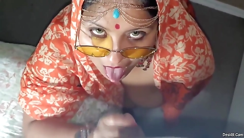 Exclusive- Super Horny Nri Bhabhi Gives Nice Blowjob And Hubby Cum On Her Face