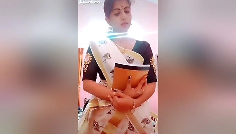 Sexy Mallu Girl Shows Her Boobs And Pussy On Vc