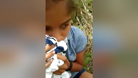 Today Exclusive- Desi Girl Outdoor Blowjob