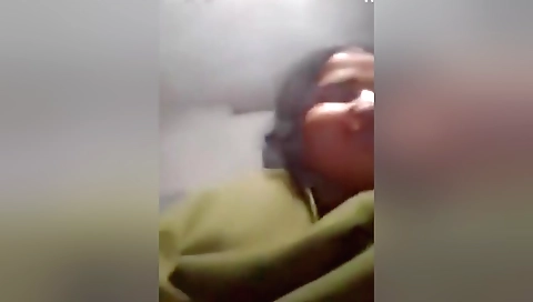 Today Exclusive -desi Bhabhi Shows Her Boobs And Pussy