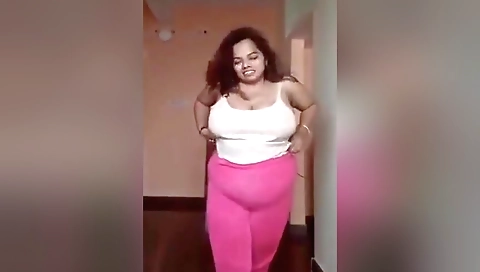 Today Exclusive- Sexy Desi Bbw Bhabhi Showing Boobs