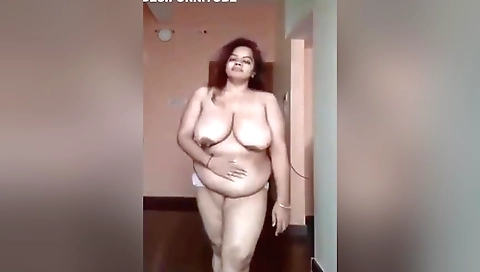 Today Exclusive- Sexy Desi Bbw Bhabhi Showing Boobs