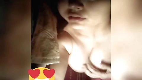 Today Exclusive- Cute Indo Girl Showing Her Boobs On Video Call 2