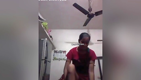 Today Exclusive- Sexy Desi Bhabhi Changing Cloths 3