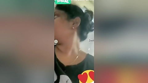 Sexy Desi Bhabhi Shows Her Wet Pussy