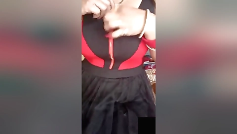 Super Sexy Figure Bhabhi Shows Her Boobs And Pussy 1
