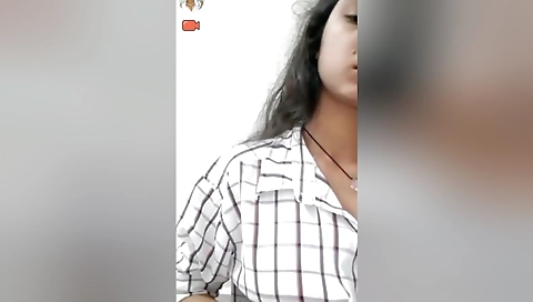 Today Exclusive- Famous Desi Girl Showing Her Boobs And Pussy