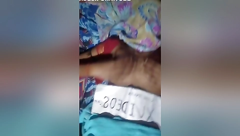 Today Exclusive- Desi Village Bhabhi Showing Her Boobs And Pussy