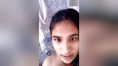 Today Exclusive- Desi Girl Showing Her Nude Body 2