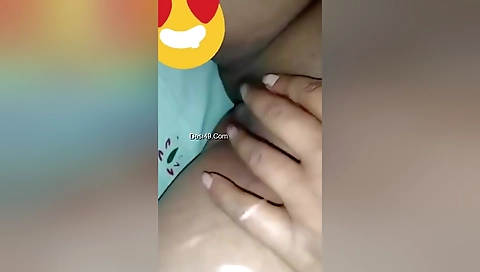 Today Exclusive- Village Girl Showing Her Pussy