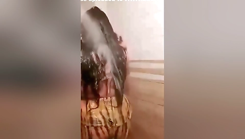 Today Exclusive- Sexy Bangla Girl Bathing