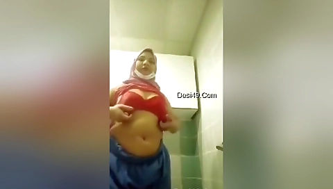 Today Exclusive- Bangla Magi Showing Her Boobs