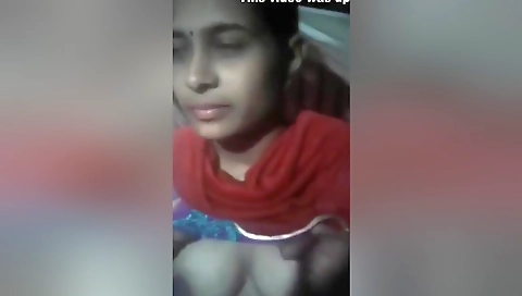 Today Exclusive- Sexy Desi Girl Showing Her Boobs