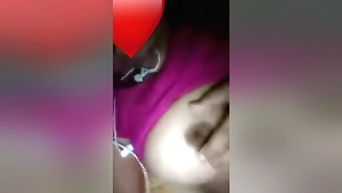 Today Exclusive- Desi Girl Showing Her Boobs