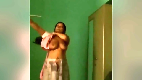 Today Exclusive- Aunty Wearing Cloths