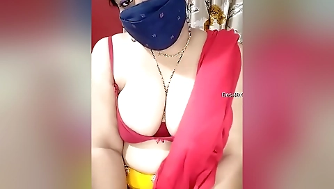Today Exclusive- Super Horny Desi Bhabhi Shows Boobs And Pussy