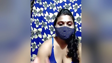 Today Exclusive- Desi Bhabhi Showing Boobs And Pussy